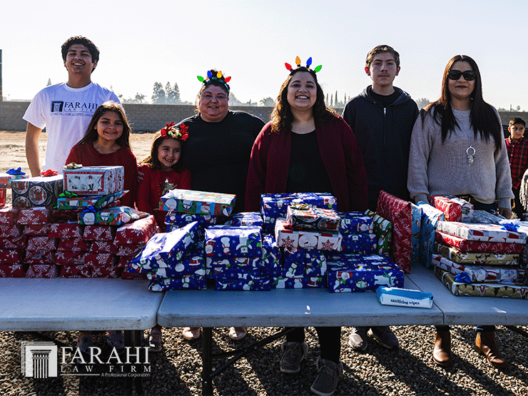 Campaña De Juguetes Farahi Law Firm (2)