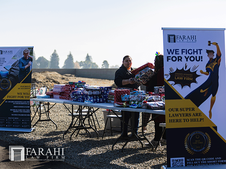 Campaña De Juguetes Farahi Law Firm (6)