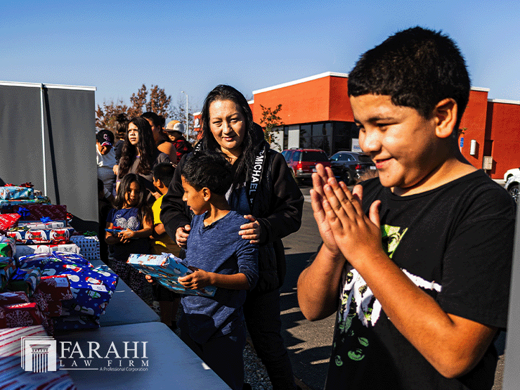 Campaña De Juguetes Farahi Law Firm (8)